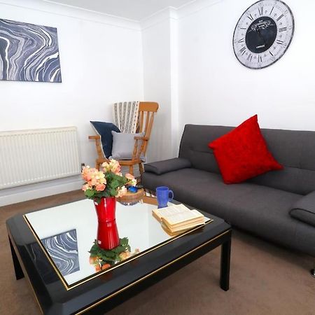 New Sunset Square Eastbourne 2 Bed Apartment, Long Stay Welcome Extérieur photo