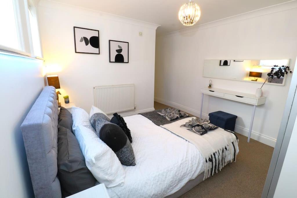 New Sunset Square Eastbourne 2 Bed Apartment, Long Stay Welcome Extérieur photo