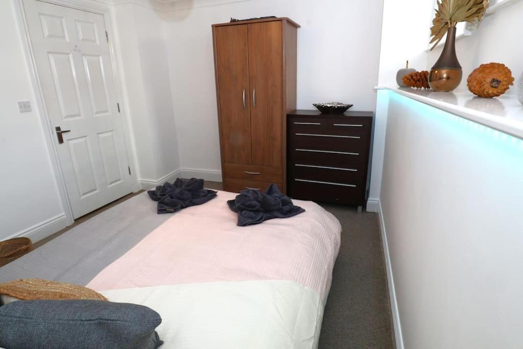 New Sunset Square Eastbourne 2 Bed Apartment, Long Stay Welcome Extérieur photo