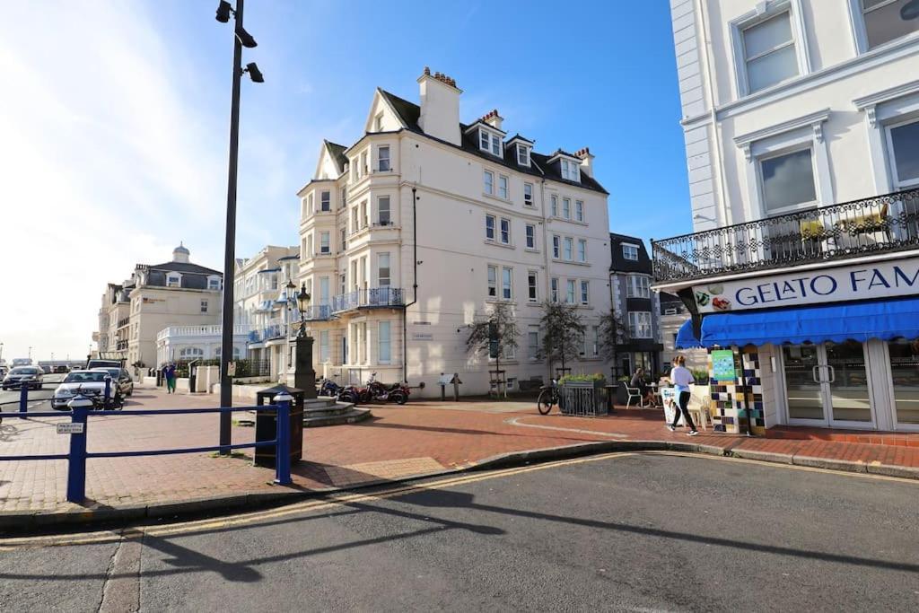 New Sunset Square Eastbourne 2 Bed Apartment, Long Stay Welcome Extérieur photo