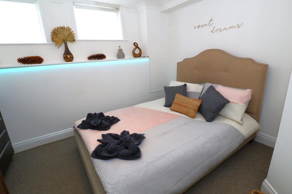 New Sunset Square Eastbourne 2 Bed Apartment, Long Stay Welcome Extérieur photo