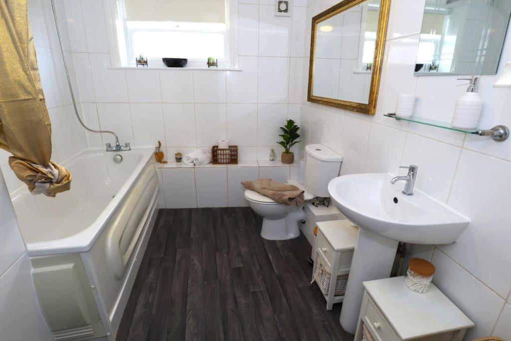 New Sunset Square Eastbourne 2 Bed Apartment, Long Stay Welcome Extérieur photo