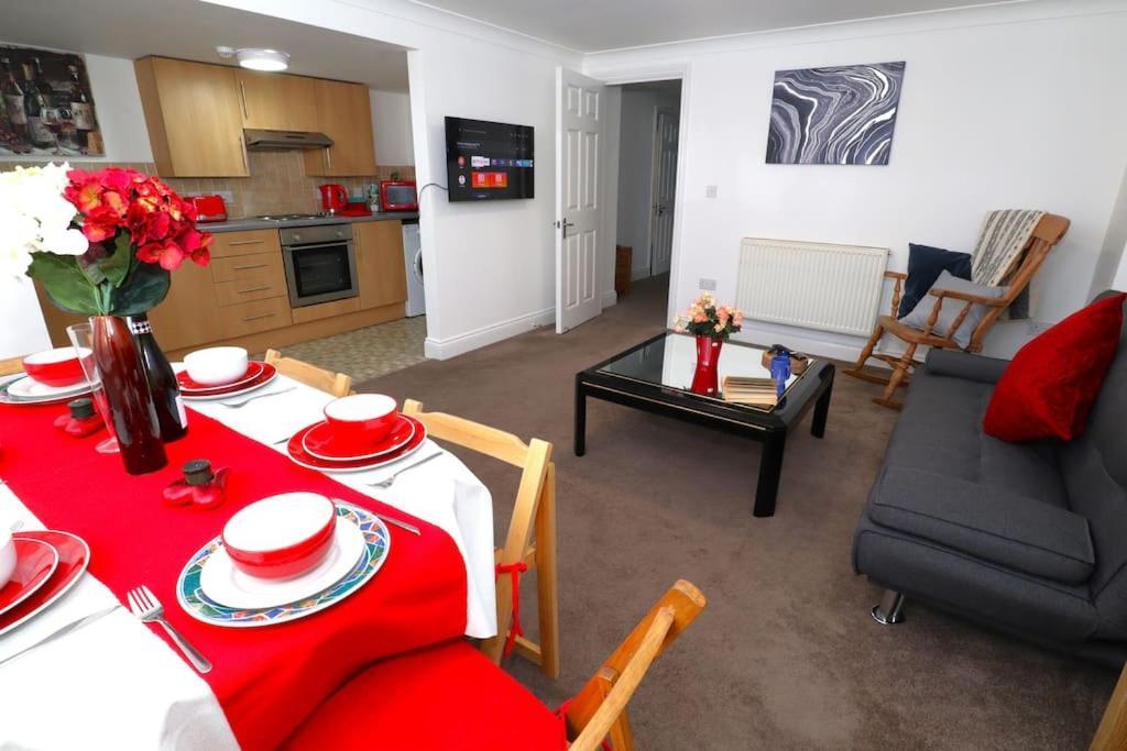 New Sunset Square Eastbourne 2 Bed Apartment, Long Stay Welcome Extérieur photo