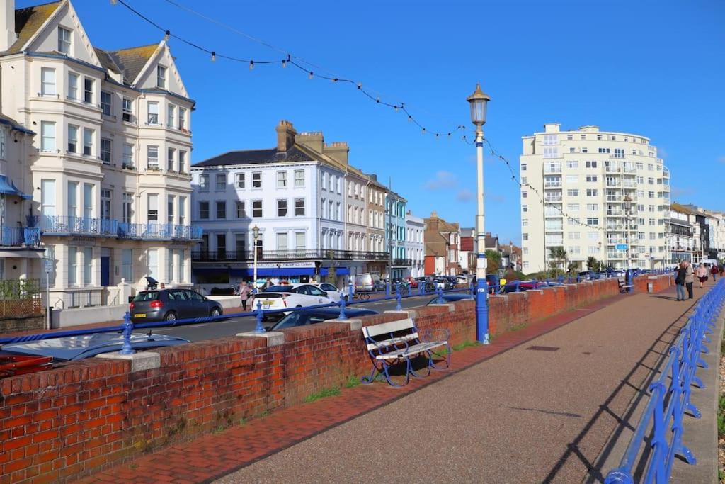New Sunset Square Eastbourne 2 Bed Apartment, Long Stay Welcome Extérieur photo